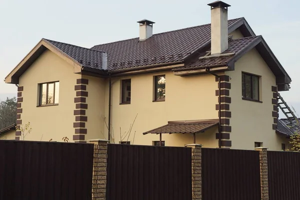 One Large Private Concrete House Brown Brick Roof Chimneys Fence — Stock Photo, Image