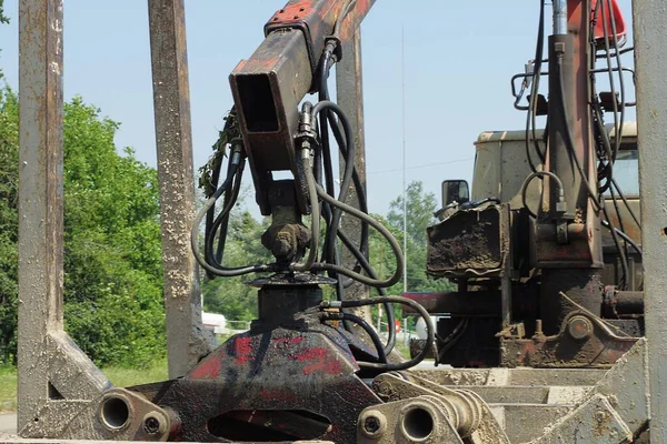 Część Szarego Brązowego Żelaza Hydrauliczny Mechanizm Naprawy Dla Ciężarówki Ulicy — Zdjęcie stockowe