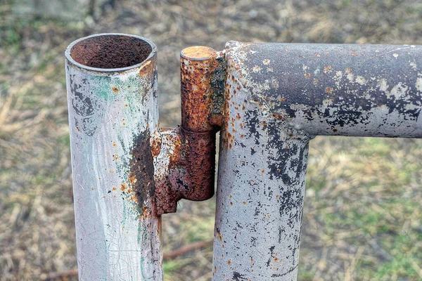 Parte Una Estructura Metálica Blanca Gris Hecha Tubos Hierro Una —  Fotos de Stock