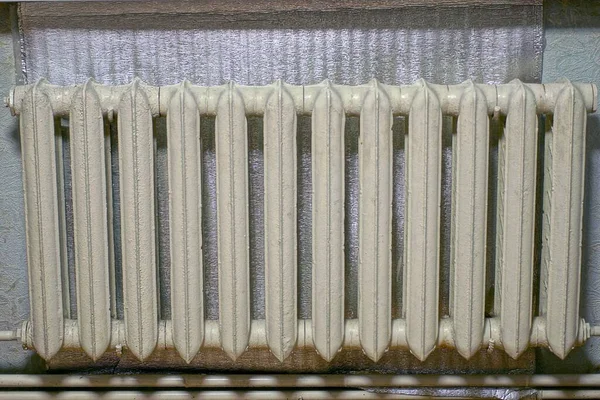 White Old Radiator Cast Iron Sections Gray Wall Room — Zdjęcie stockowe