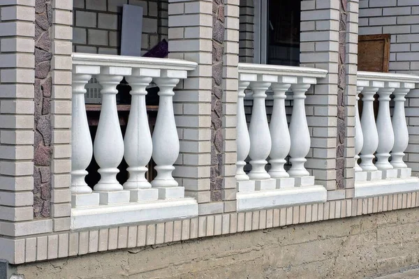 Gray Brick Wall Private House Row White Concrete Columns Street — Foto de Stock