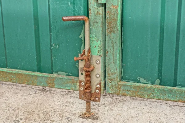One Gray Brown Rusty Iron Pin Latch Asphalt Green Metal — Stock fotografie