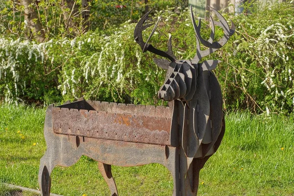 One Old Gray Metal Brazier Brown Rust Figure Deer Street — ストック写真