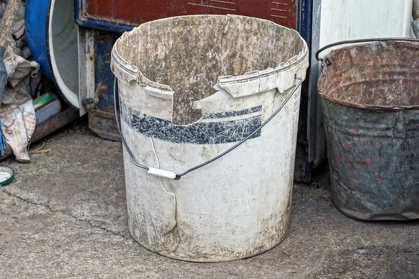 One Large Plastic Broken White Dirty Bucket Stands Gray Asphalt — Stok fotoğraf