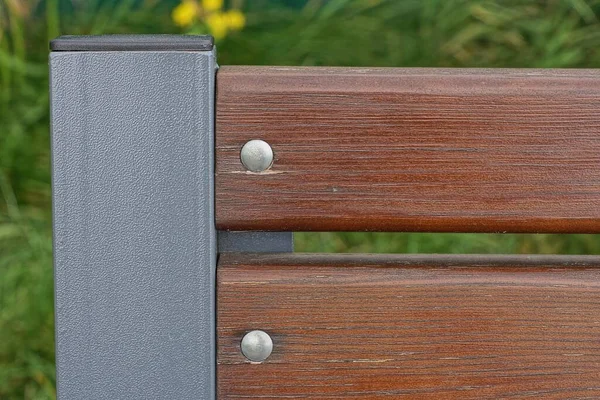 Graubrauner Holzhintergrund Eines Brettes Mit Eisenbolzen Der Mauer Des Zauns — Stockfoto