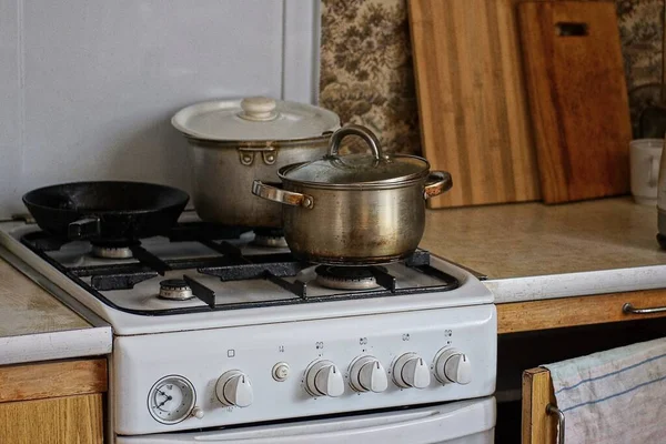 White Gas Stove Gray Pots Black Frying Pan Table Kitchen — Stock Photo, Image