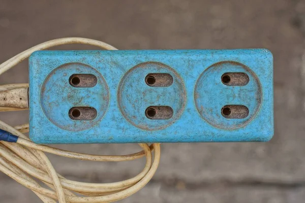 Viejo Cable Extensión Plástico Sucio Azul Con Enchufes Con Cable —  Fotos de Stock