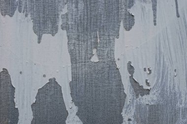 Beyaz boya lekeli gri demir bir duvarın metal dokusu.