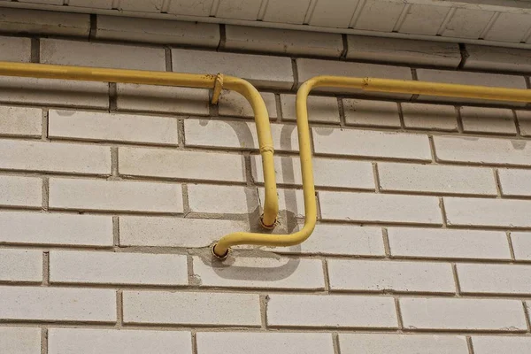 Yellow Metal Gas Pipes White Brick Wall Street — Stock Photo, Image