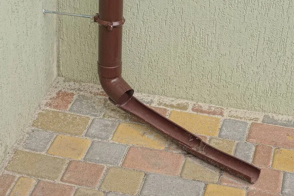Part Brown Plastic Drain Pipe Gray Wall Building Colored Stone — Stockfoto