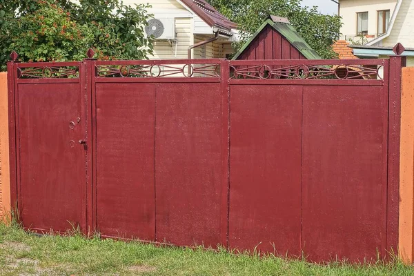 One Closed Red Metal Gate Iron Door Rural Street Green —  Fotos de Stock