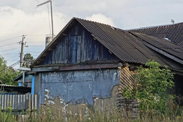 Facade Old Rural House Blue Wooden Attic Slate Roof Green — Stock Photo, Image