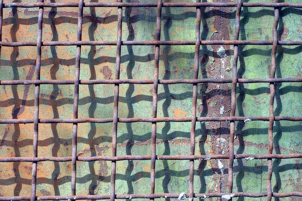 Texture Old Gray Iron Grate Green Metal Wall Brown Rust — Foto de Stock