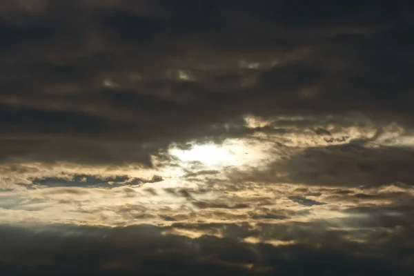 Gray Black Clouds Evening Sky Sun Rays — Stock Fotó