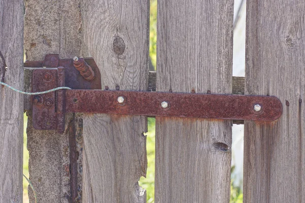 One Long Rusty Brown Door Hinge Gray Wooden Fence Boards — ストック写真