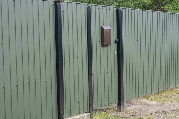 One Green Metal Door Fragment Wall Fence Rural Street — Stockfoto