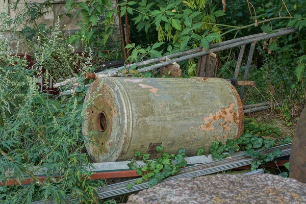 One Old Green Metal Barrel Brown Rust Outdoors Grass — Foto de Stock