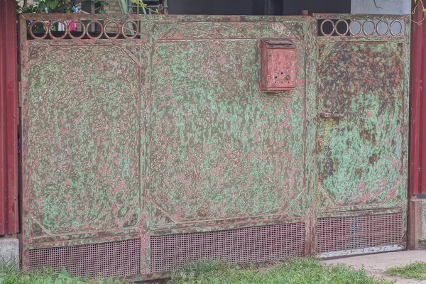 Old Brown Green Metal Closed Door Gate Rural Street — Photo