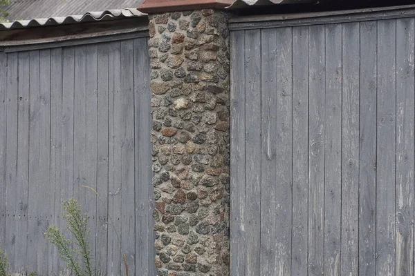 Part Fence Wall Made Gray Wooden Boards Stone Pillar Street — Stockfoto