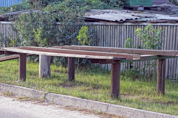 Empty Brown Iron Overpass Car Inspection Repair Stands Street Green — Stock Fotó