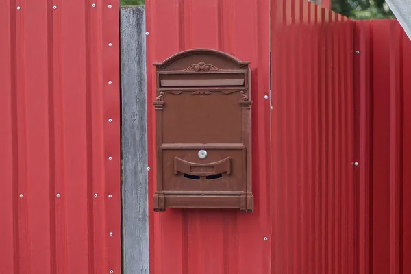 One Closed Brown Mailbox Hanging Red Metal Wall Fence Street — Stockfoto