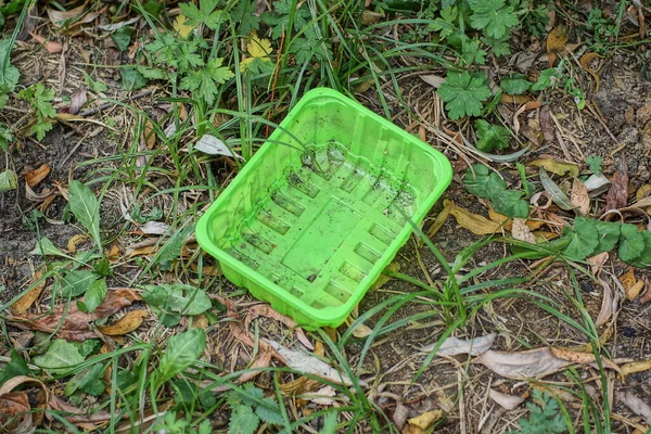 Garbage One Green Dirty Plastic Packaging Box Lies Grass Ground — Foto Stock