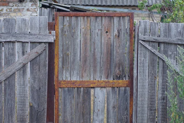 One Closed Old Wooden Door Gray Wall Rural Fence Street — Stockfoto