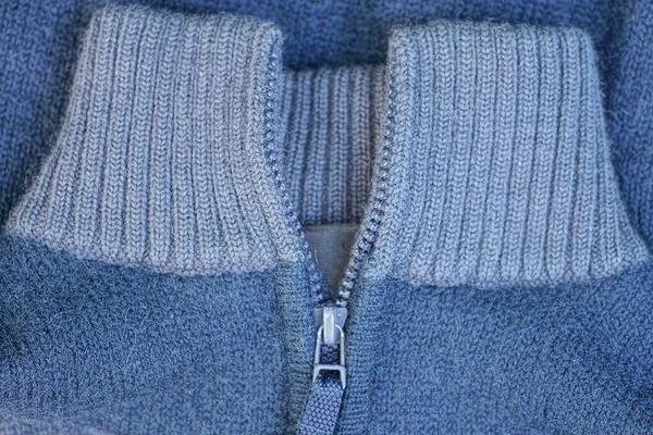 Teil Eines Graublauen Wollpullovers Mit Offenem Metallreißverschluss — Stockfoto