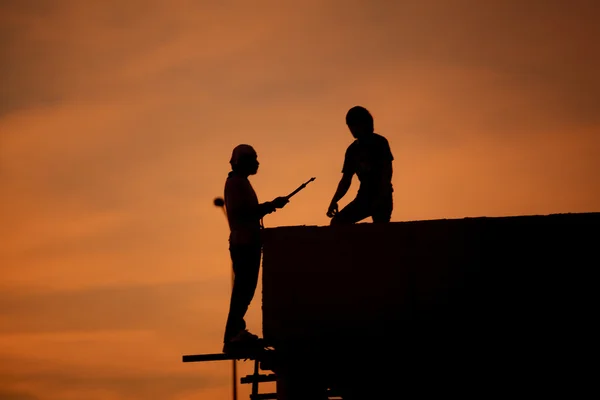 Silhuetas de soldador de trabalhador — Fotografia de Stock