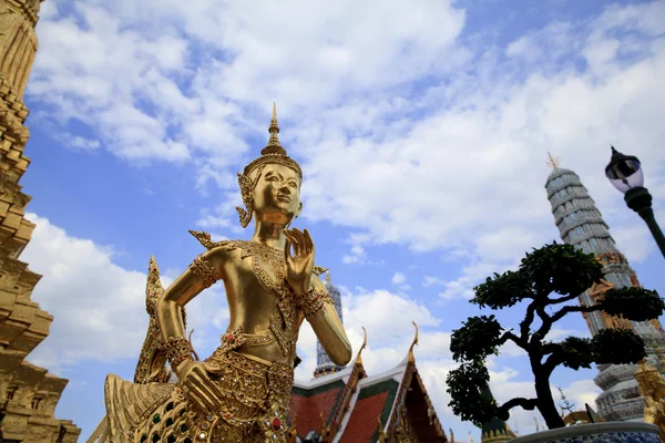 Gyllene kinnaree, wat pra kaew — Stockfoto