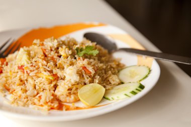 kızarmış pilav tabağı