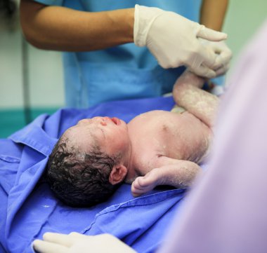 Yeni doğan bebek doğum odası