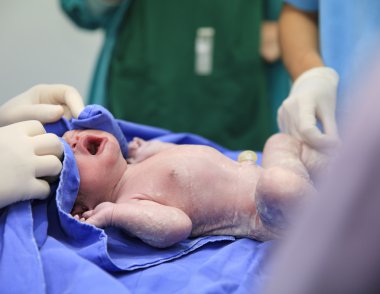 Yeni doğan bebek doğum odası