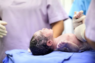 Yeni doğan bebek doğum odası
