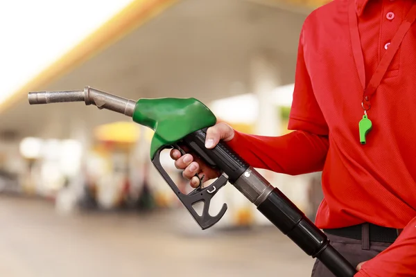 Trabajador de gasolinera —  Fotos de Stock