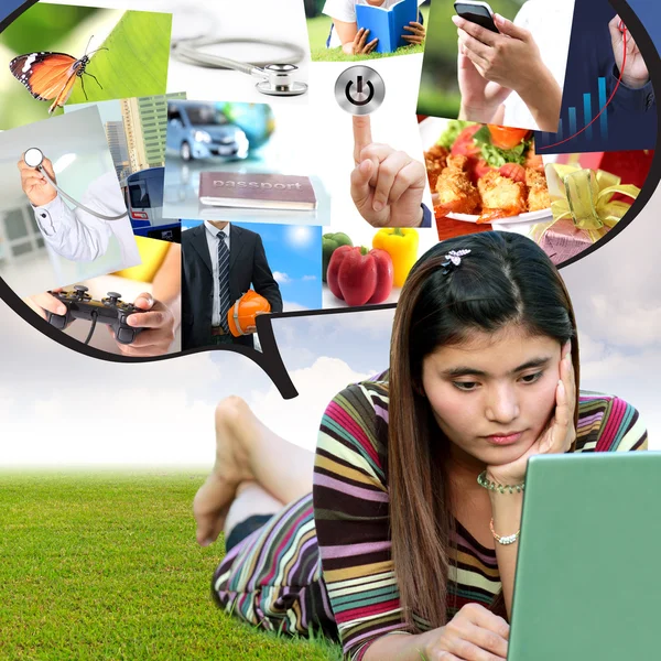 Women looking for online information — Stock Photo, Image