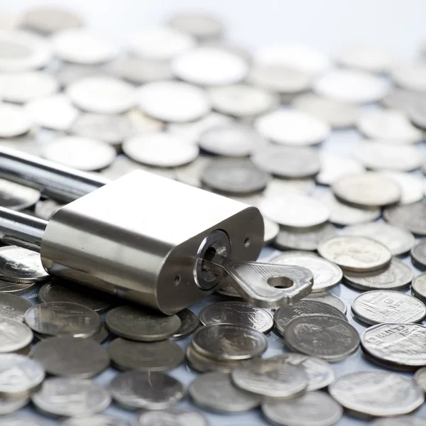 Key on the coins, The concept of financial — Stock Photo, Image