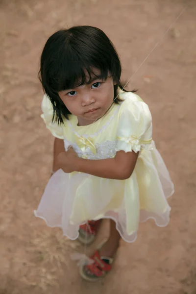 Asyalı küçük kız masum saflığı ile — Stok fotoğraf