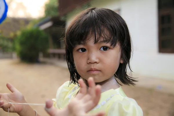 Asiatico bambina con innocente purezza — Foto Stock