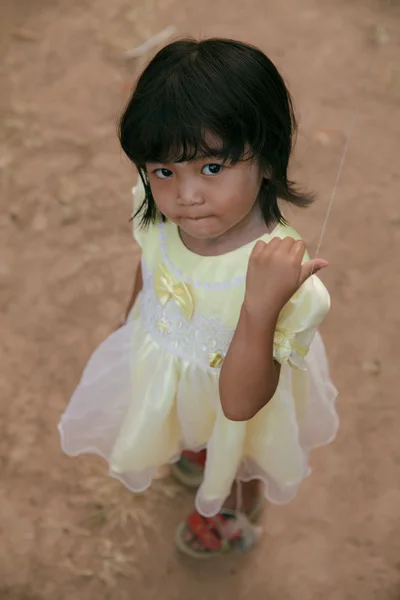 Азиатская маленькая девочка с невинной чистотой — стоковое фото