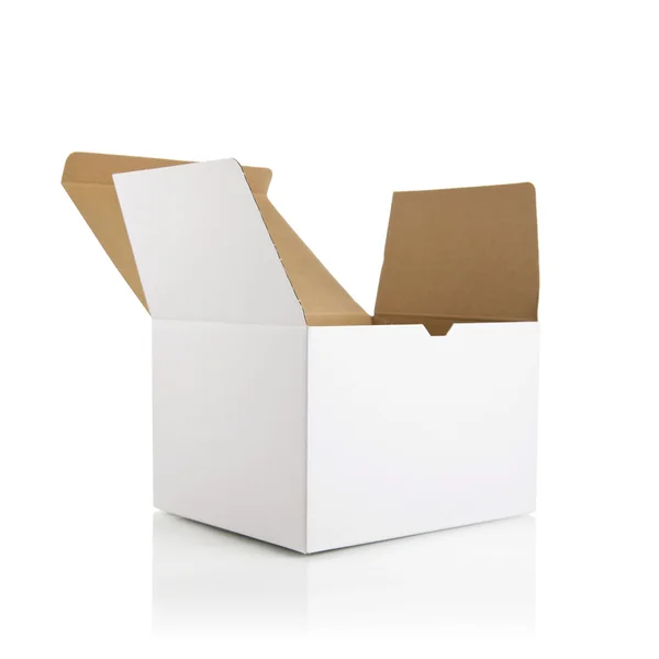 Открытие белой коробки — стоковое фото