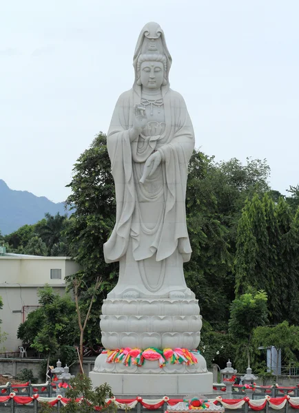 Guan Yin Estatua al aire libre —  Fotos de Stock