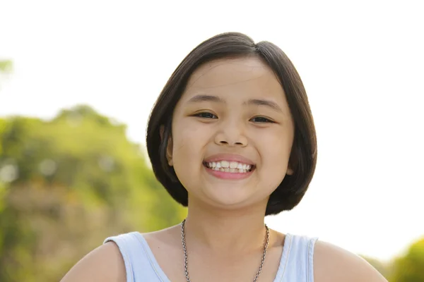 Asian little girl smiling happily in the park — Stock Photo, Image