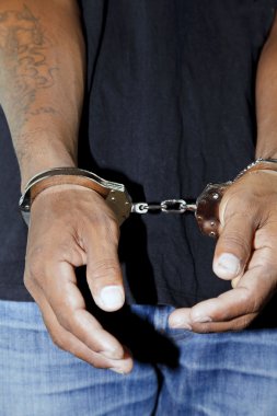 kelepçeli elinde yakın çekim