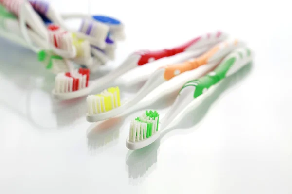 Brosse à dents sur fond blanc — Photo