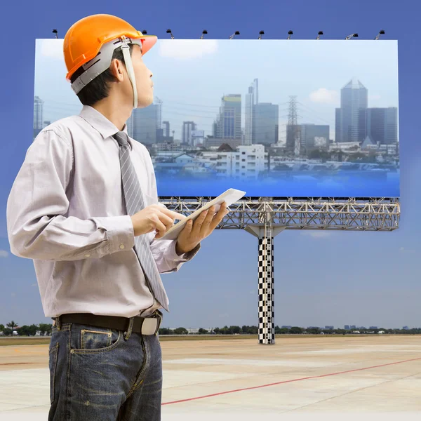 Mérnökök és építészek segítségével digitális tabletta — Stock Fotó