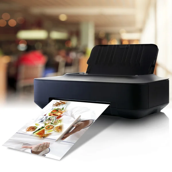 Принтер і зображення з меню в ресторані — стокове фото