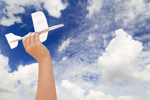 Mão segurando modelo de avião — Fotografia de Stock