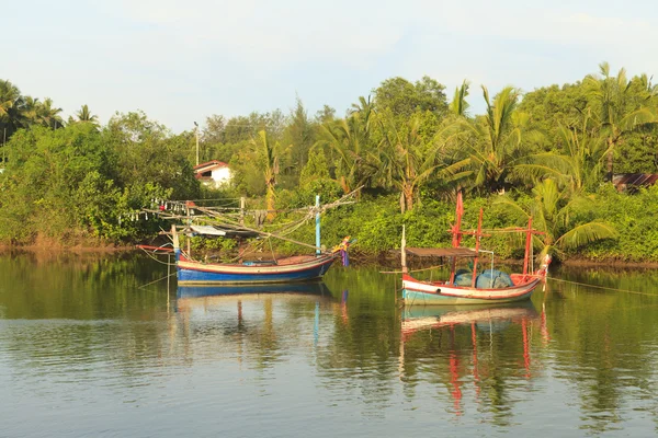 Fishing boats in the river — Stock Photo, Image