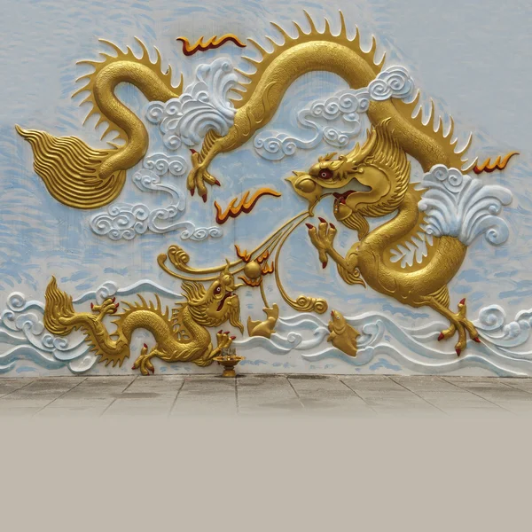 Dragon auriu — Fotografie, imagine de stoc